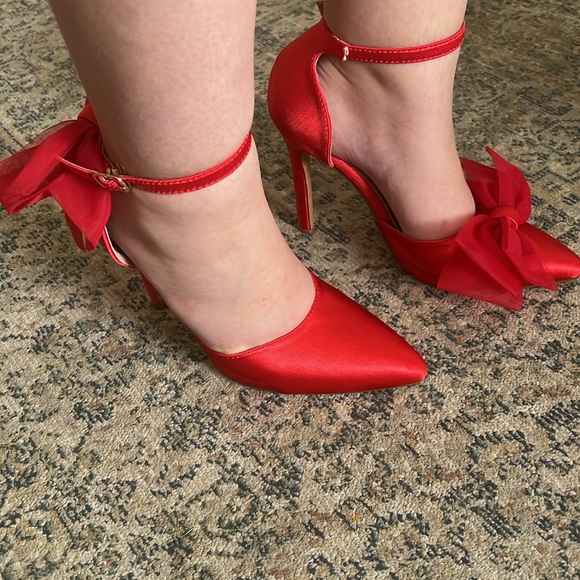 Satin red shoes - Picture 2 of 4